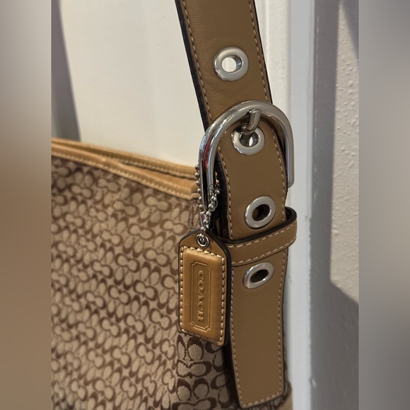 Y2K COACH Soho Hamptons Classic Convertible
Shoulder Crossbody Bag. - Picture 2 of 12